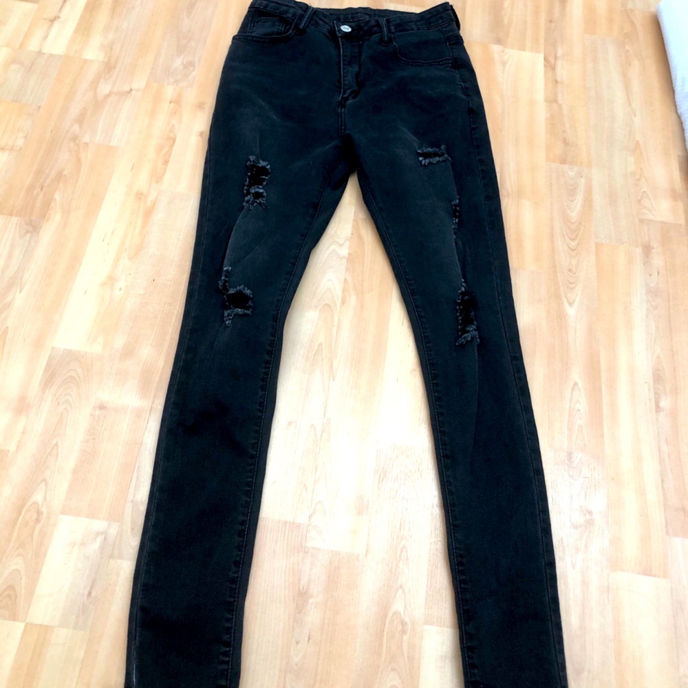 Cute black ripped jeans